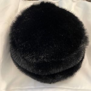 Everitt Faux Fur Black Brim Hat